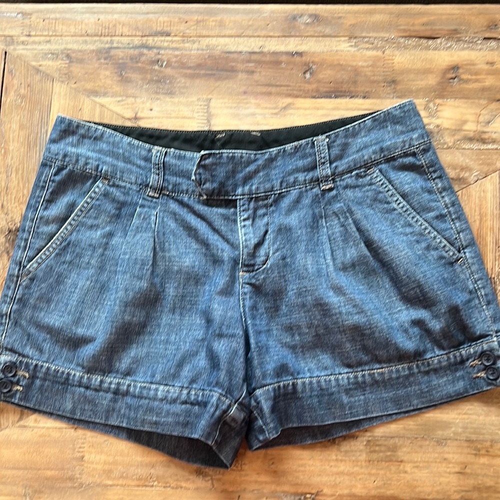 Express X2 Quality Denim shorts. 8